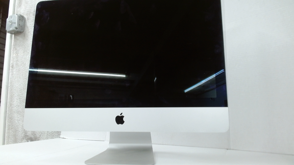 2015 iMac, Intel Core i5 3.1Ghz
8GB DDR3 RAM
Intel Iris Graphics 6200