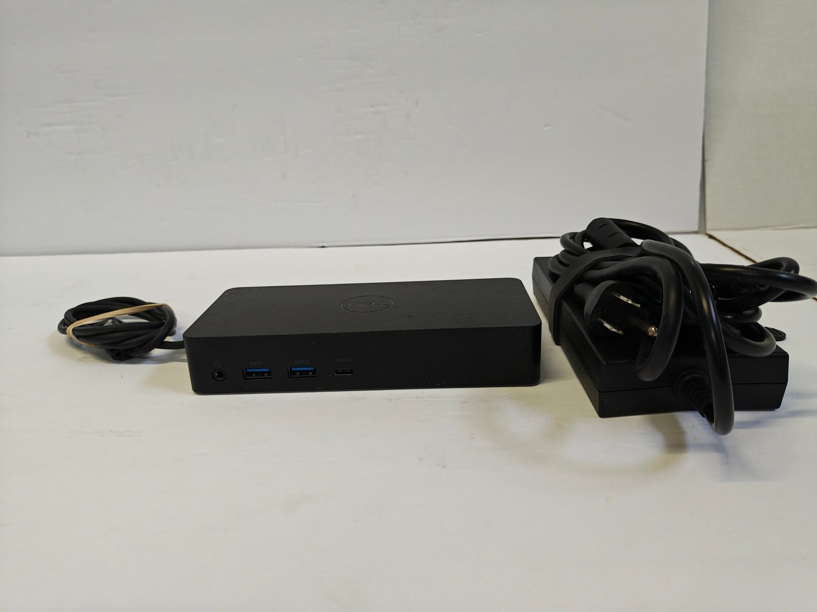 Dell D6000 USB-C Docking Station Triple Display w/ Power Adapter