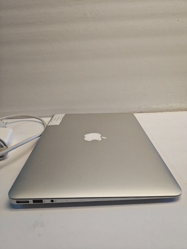 Dell D6000 USB-C Docking Station Triple Display w/ Power Adapter