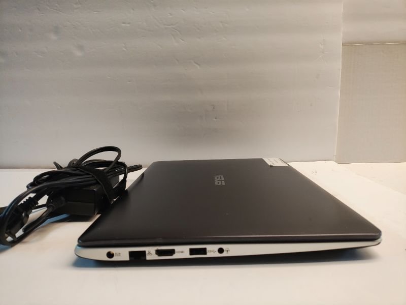 Dell D6000 USB-C Docking Station Triple Display w/ Power Adapter