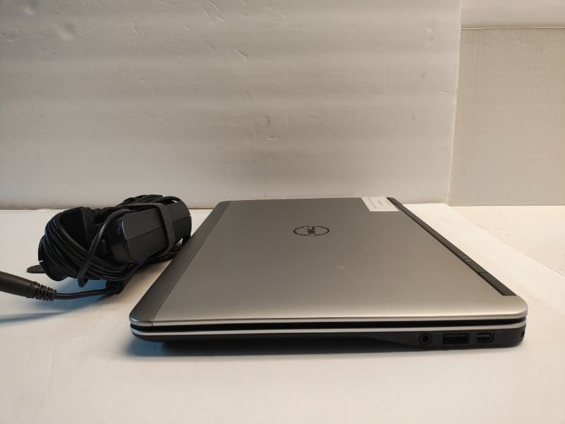 Dell D6000 USB-C Docking Station Triple Display w/ Power Adapter
